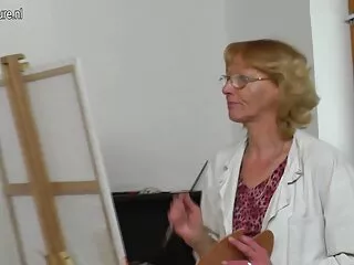 Cecilia De Lys tiene su trasero asegurado contra peliculas xxx completas italianas daños