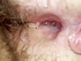 La chica se masturba en un peliculas antiguas porno en español colchón inflable y languidece bajo el sol ardiente