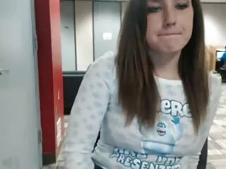 Puta sexy ver película porno en vivo obtiene un facial nutritivo