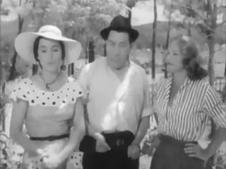 La incesto peliculas completas morena acaricia las piernas de su amiga